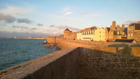 Na hradbch v St-Malo